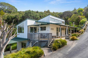 The Outlook - Whangaumu Bay Holiday Home